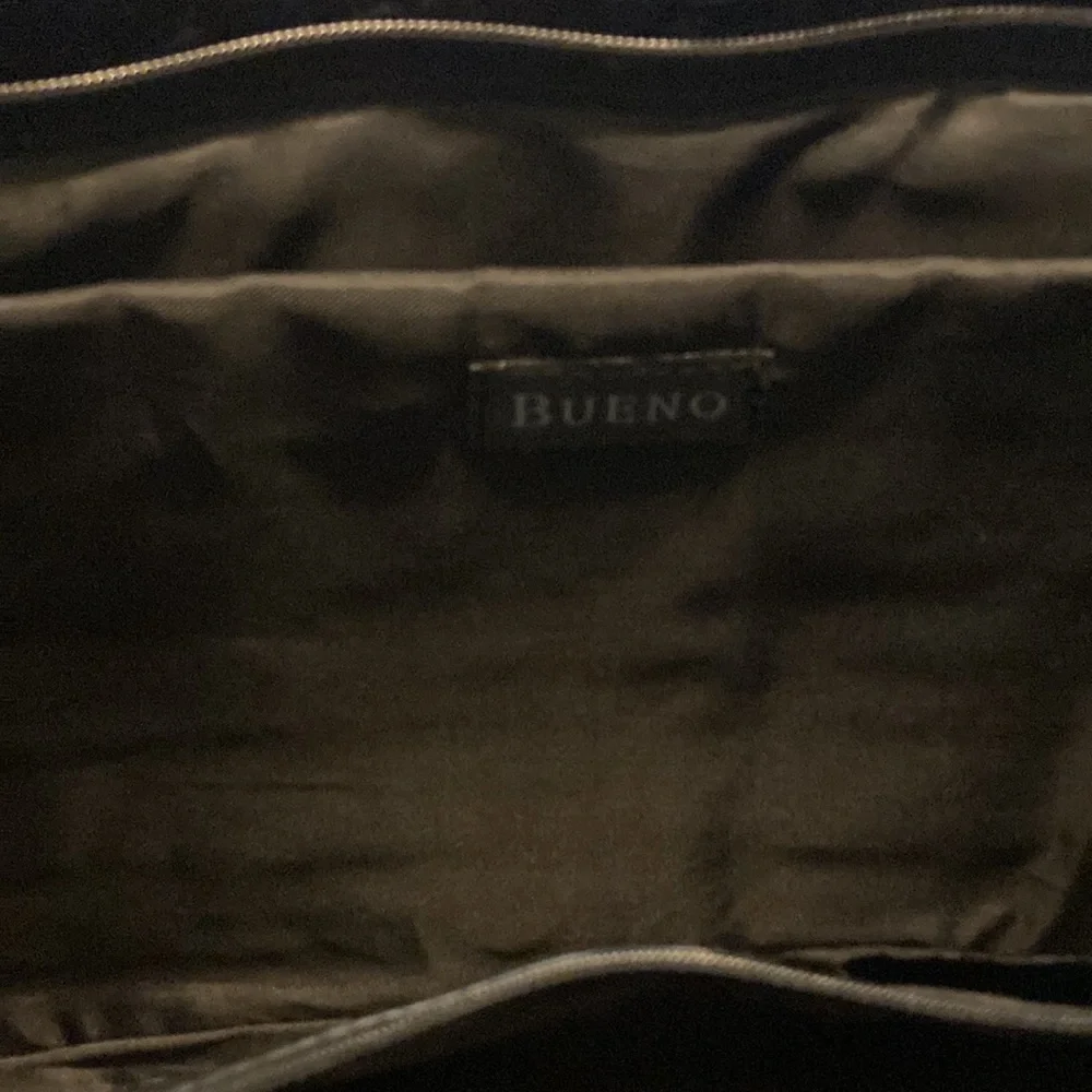 Bueno huge black